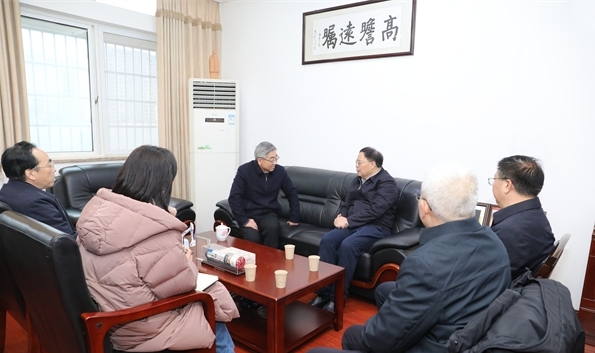 省人大常委会党组副书记、副主任张剑飞来校看望慰问郑健龙院士